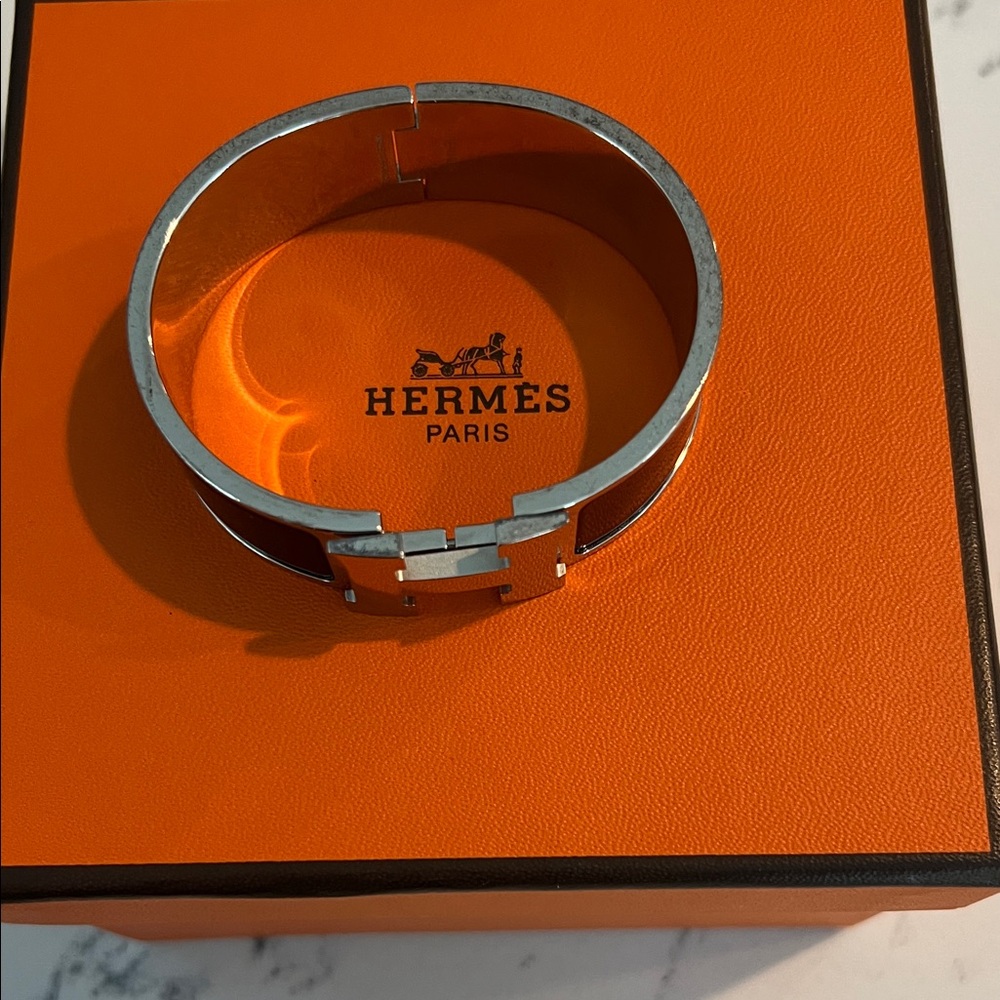 Hermes women’s black and silver clic clac bracelet